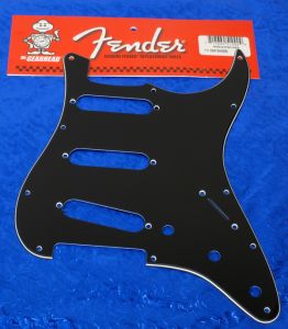 Пикгард для стратокастера Fender, 3-х слойный черный. ― Guitar-Supply.ru