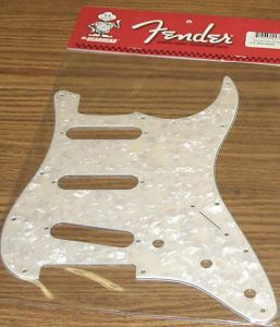 Пикгард для стратокастера Fender, 3-х слойный перламутр. ― Guitar-Supply.ru